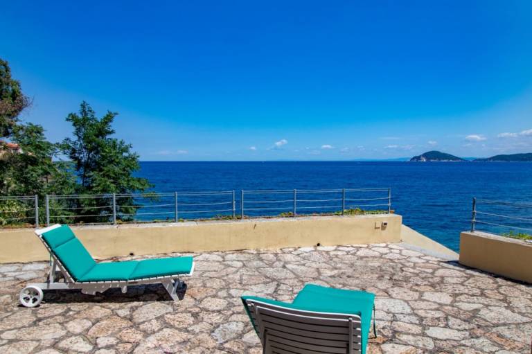 Apartment with barbeque, terrace & yard — photo 4