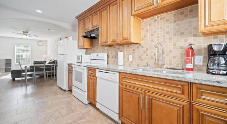 Pristine & Exquisitely Designed APT 7 Min From TX Med Center — photo 3
