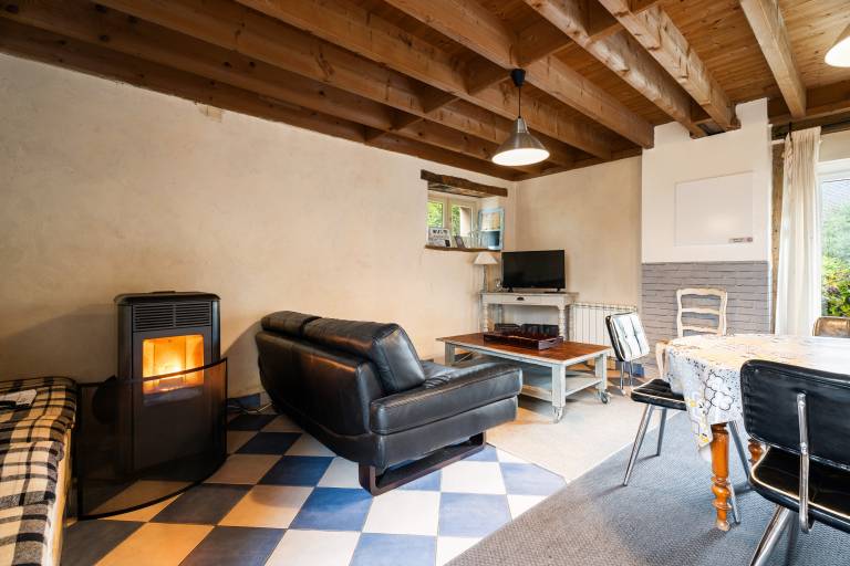 Vacation home with patio, BBQ & garden in Chantepie