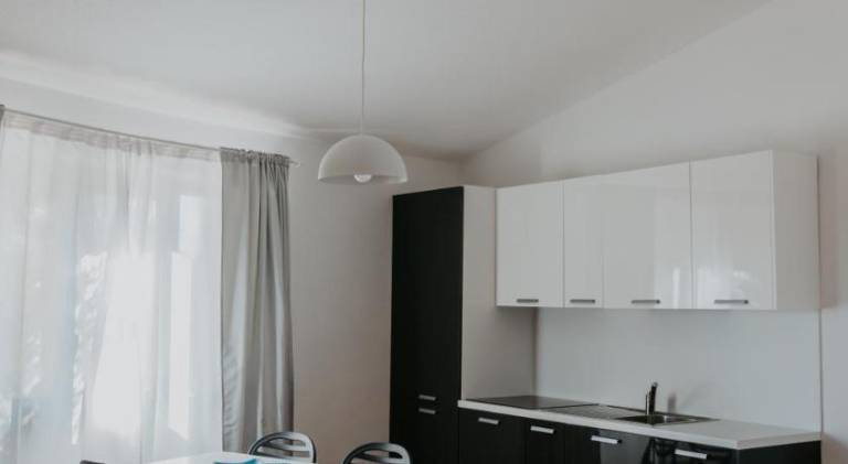 Serviced apartment with pool, yard & patio — photo 5