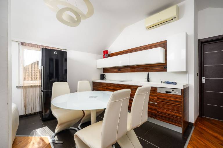 Fantastic apartment just 300 metres from the beach with a view of the tennis court - dogs welcome — photo 4