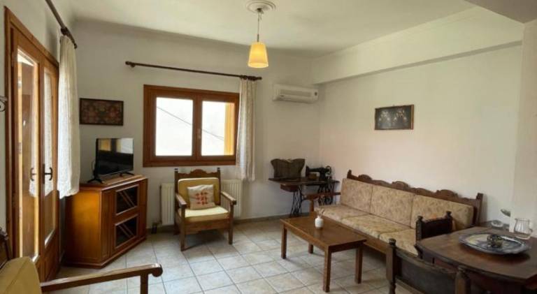 Apartment with patio in Skiathos