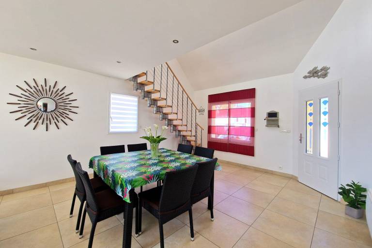 House with yard, grill & patio — photo 4