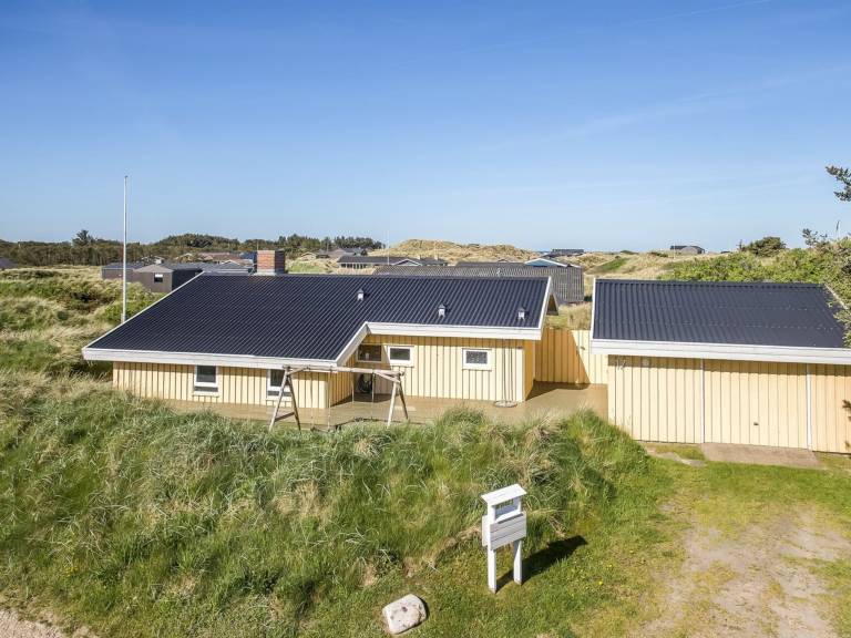 Family-friendly vacation home with terrace | Beach nearby | Pet-friendly in Lokken
