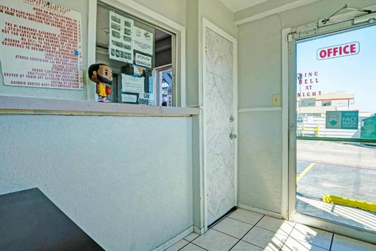 King Bed with Kitchenette Non Smoking