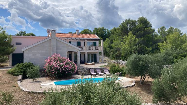Villa with terrace, barbeque & private pool | Sea view in Hvar