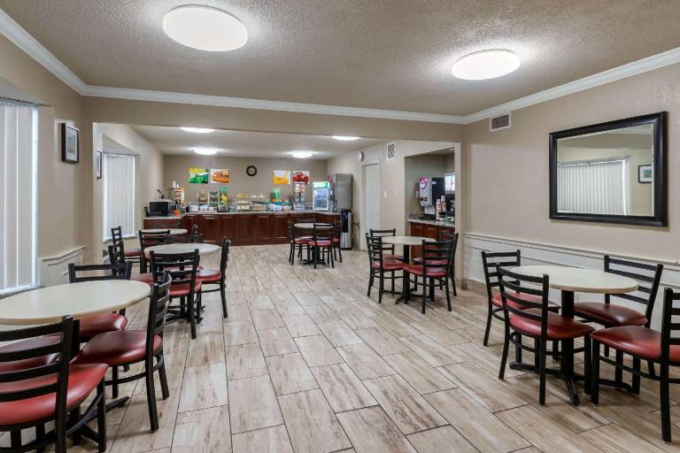 Quality Inn & Suites Des Moines - Merle Hay Road — photo 5