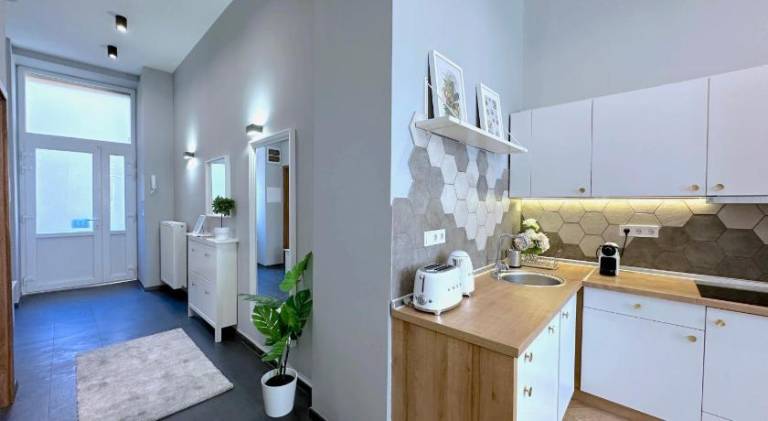 Apartment | Close to Great Market Hall | Pets allowed — photo 5