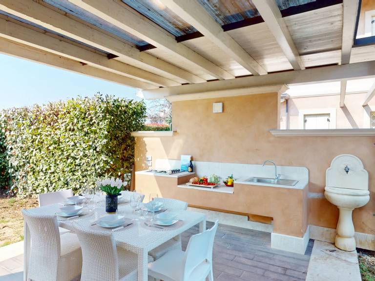 Villa with private pool & yard — photo 2