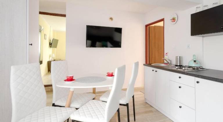 Apartment with BBQ & yard | Close to the beach | Pet-friendly — photo 4