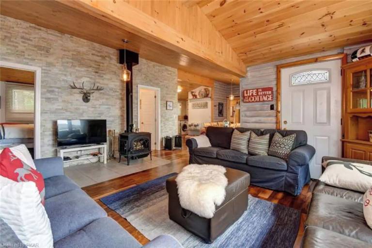 Cottage  Buckhorn