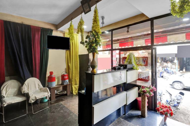 OYO 82518 hotel Royal in — photo 2