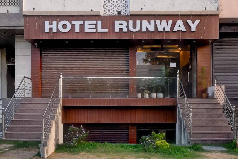 HOTEL RUNWAY — photo 5