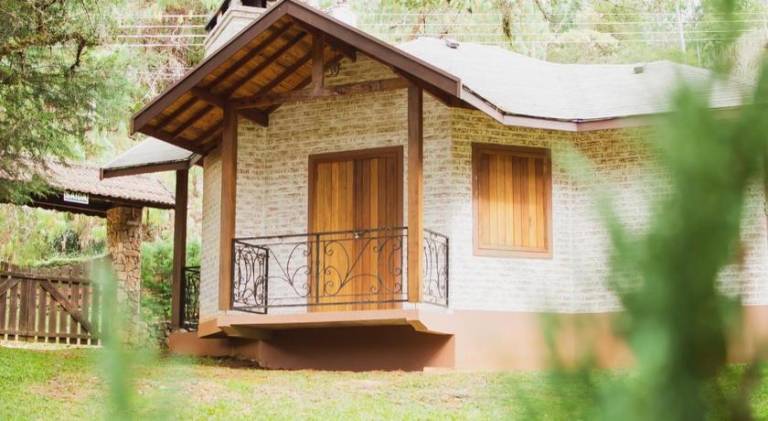 Wonderful lodge with yard, terrace & jacuzzi | Dogs allowed — photo 4