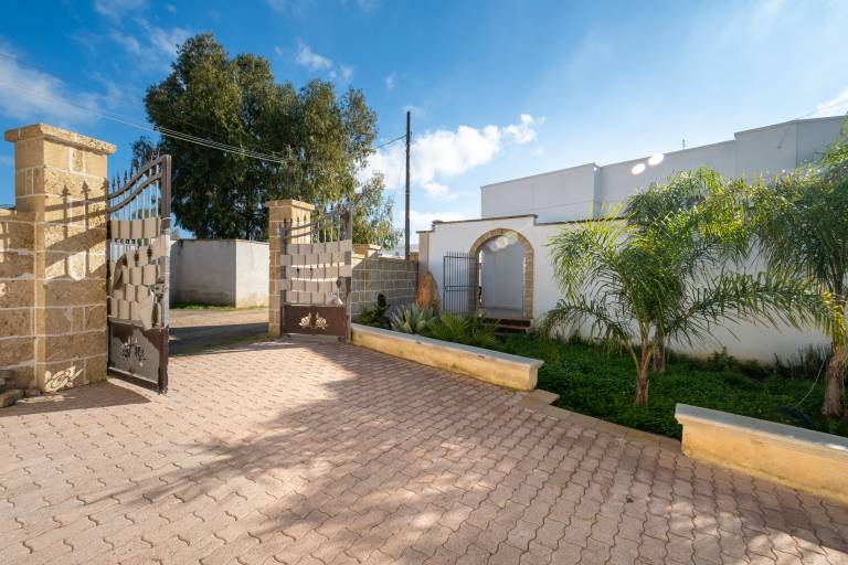 Holiday Home 'Villa Serèa' with Shared Garden and Air Conditioning in Porto Cesareo
