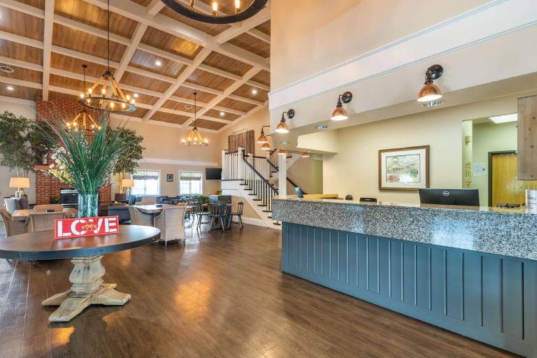 Best Western Plus University Park Inn & Suites — photo 3