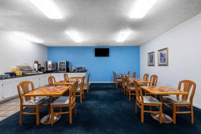 Days Inn by Wyndham Roswell — photo 5