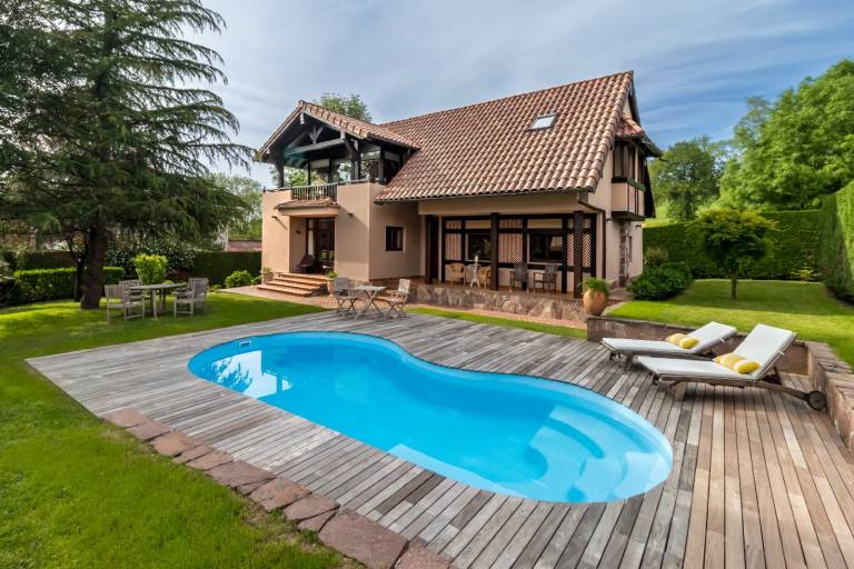 220 m&sup2; Ferienhaus