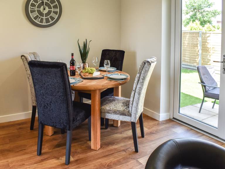 Family-friendly lovely cottage with yard & grill | River view | Pets are welcome — photo 5