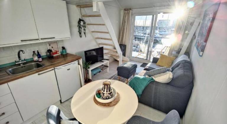 Tiny float home Brighton — photo 3