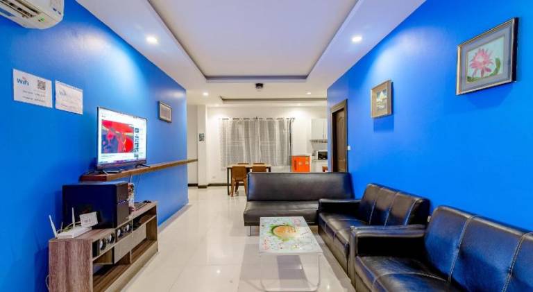 Villa with pool — photo 4