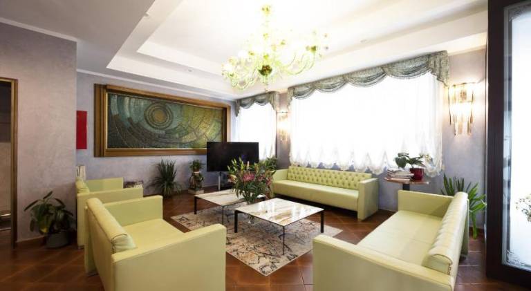 HOTEL VIENNA — photo 2