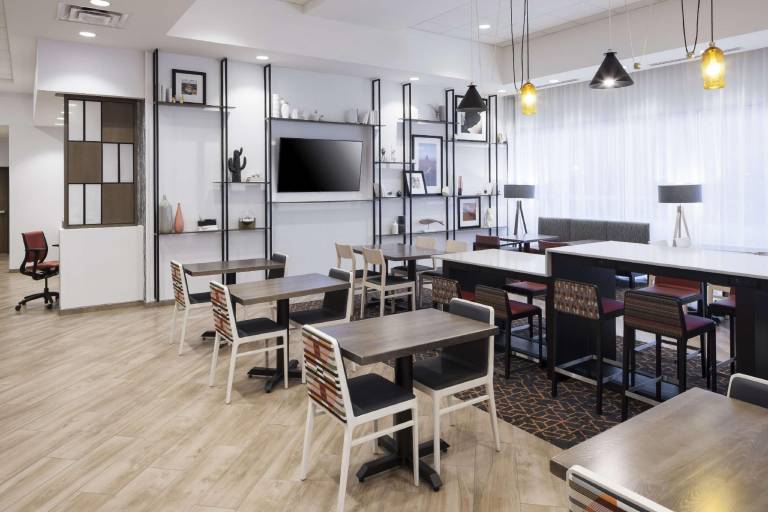 Hampton Inn and Suites by Hilton Phoenix Downtown — photo 5