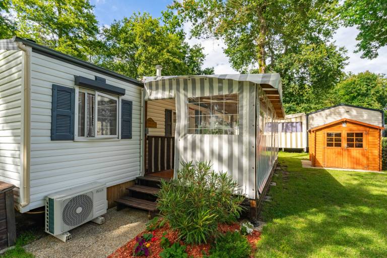 Mobile Home 'Mobil Home 6p Near the Sea' with Private Terrace in Saintes