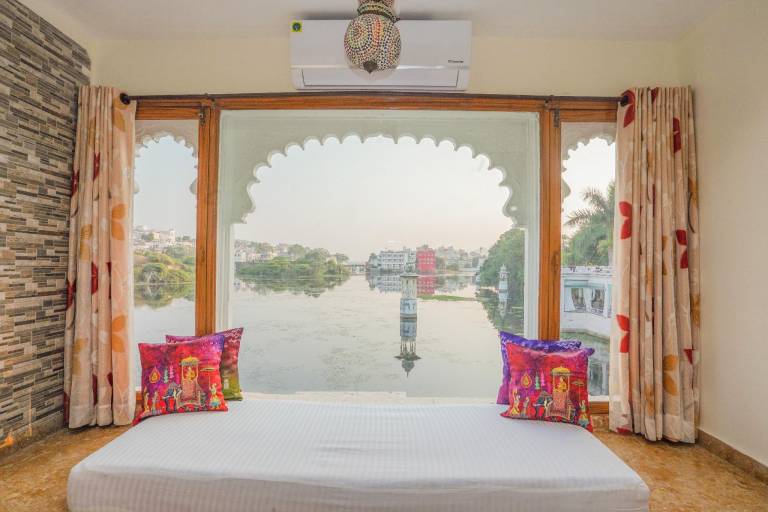 Hotel Natural Lake View in Udaipur