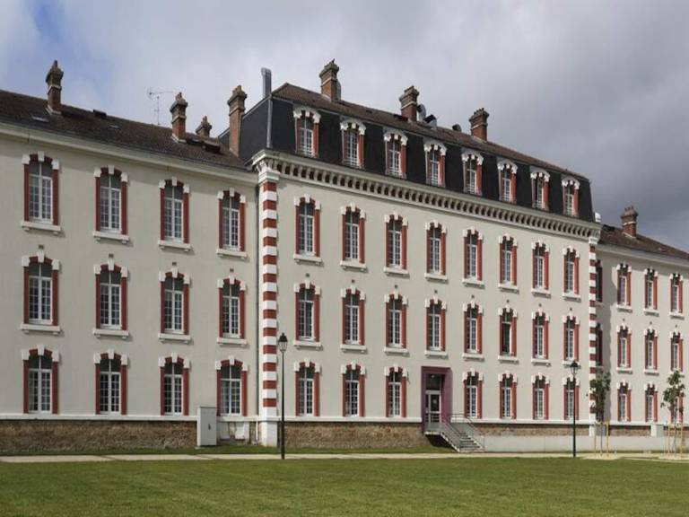 Holiday apartment with yard & patio | Pets are welcome in Epernay
