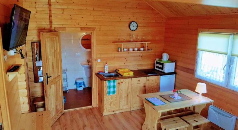 Lodge with barbeque & patio — photo 4