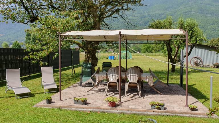 Rental apartment with yard, terrace & barbecue | Garden view — photo 5