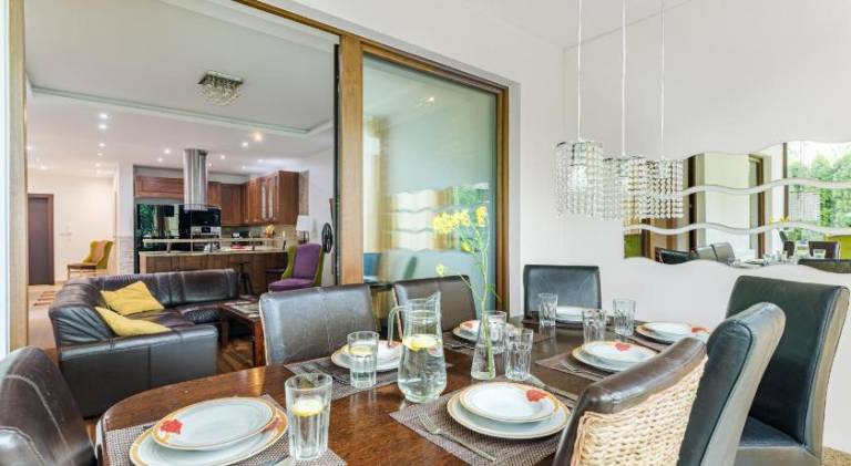 Family-friendly rental apartment with barbecue, jacuzzi & terrace | Next to Golden Gate | Perfect for remote work | Pets are welcome — photo 5