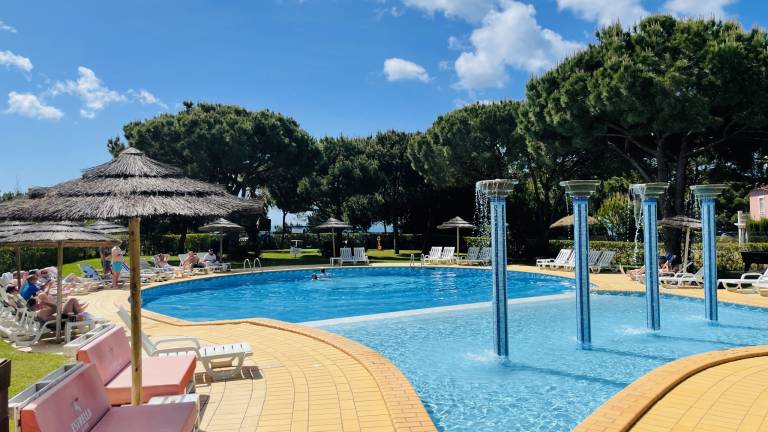 Holiday apartment with pool & yard in Albufeira