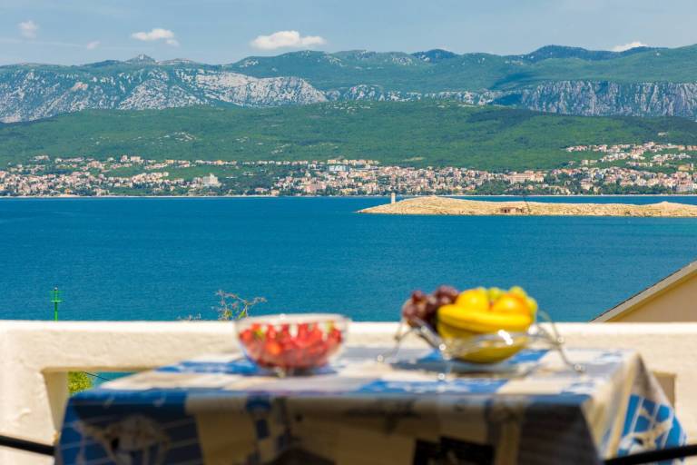Apartment with garden, BBQ & terrace | Sea view — photo 3