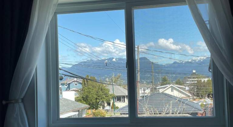 Entire NEW Cozy and Modern 2 storey HOUSE