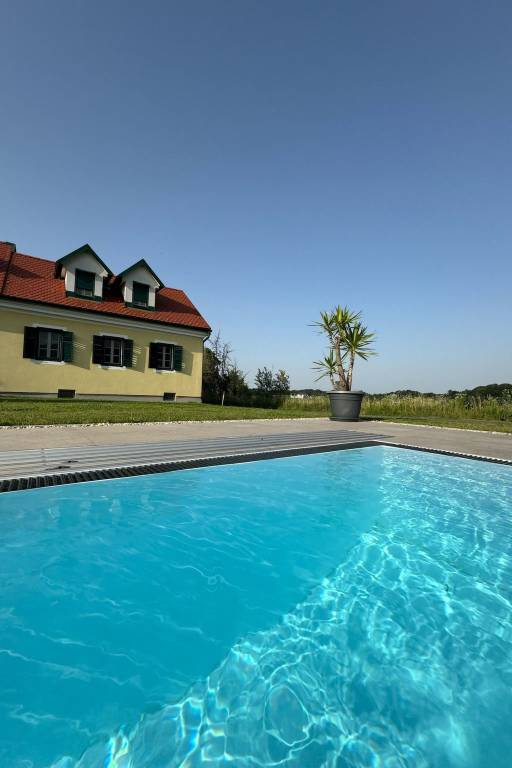 Holiday apartment with grill, terrace & heated pool — photo 3