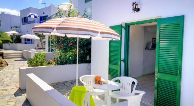 Pleasant serviced apartment with patio, garden & pool | Close to the beach | Pets are welcome — photo 3