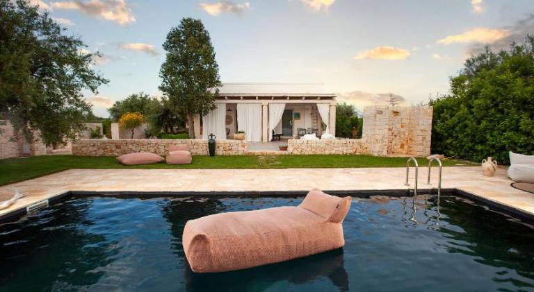 Vacation home with pool, BBQ & patio | Pets allowed in Conversano