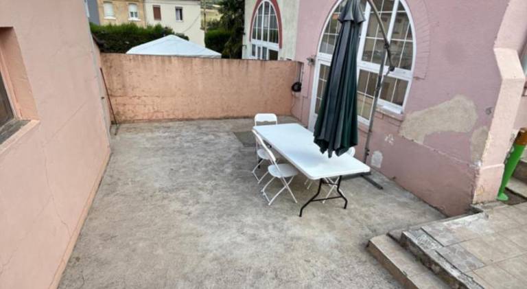 Apartment with jacuzzi, yard & terrace — photo 5