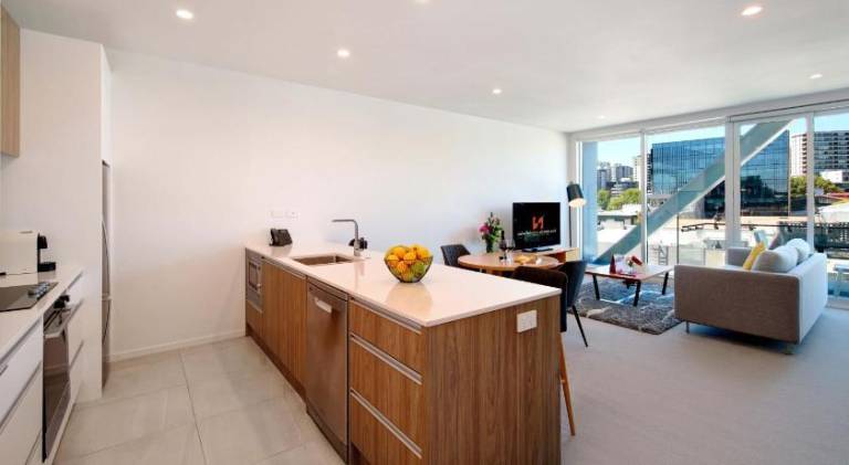 Serviced apartment with terrace & garden | Near Saint Patrick's Cathedral | Suitable for remote work | Pets allowed — photo 4