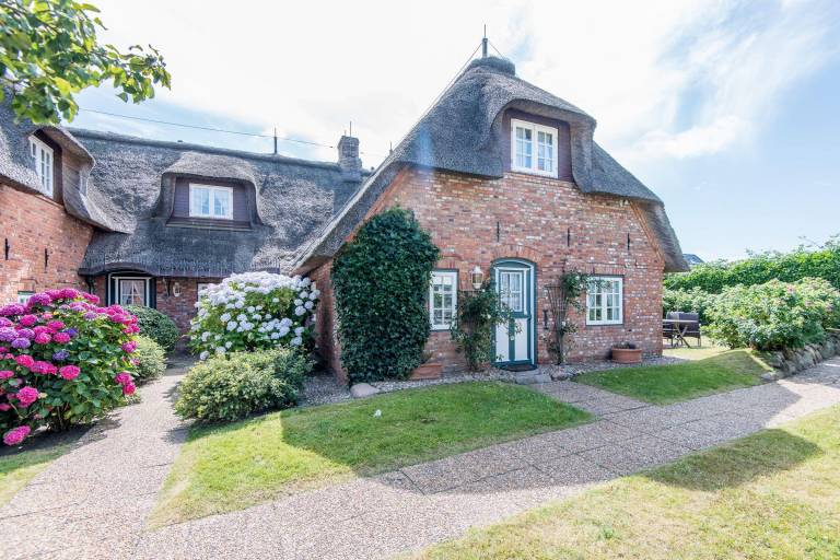 Rental apartment with patio & garden in Sylt
