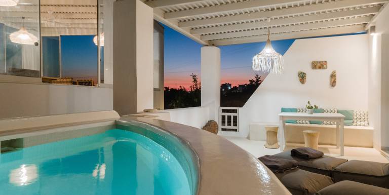 Apartment In A Hotel 'Aeolos Thalia Suite' with Sea View, Wi-Fi and Air Conditioning in Naxos
