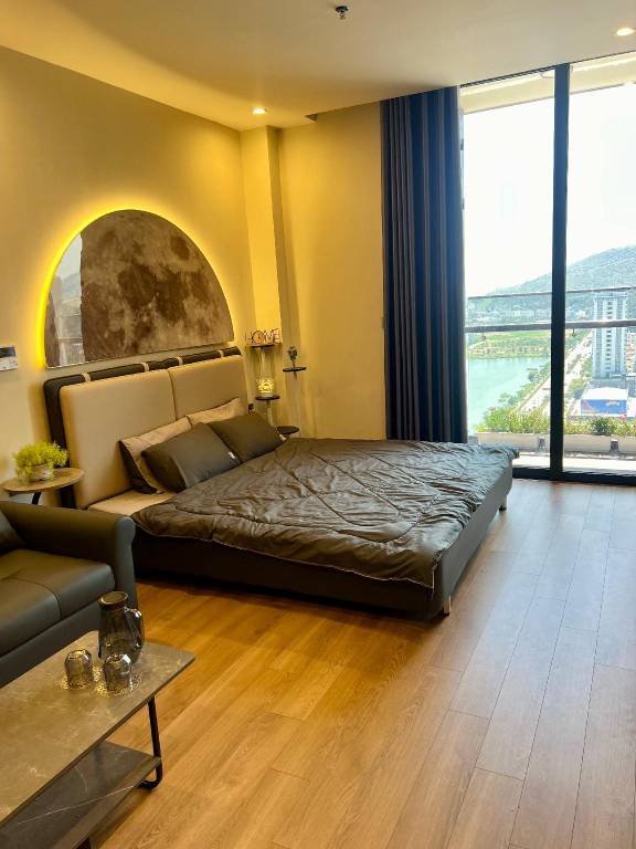 Lovely holiday apartment with pool | Water view | Perfect for remote work | Pets allowed in Ha Long