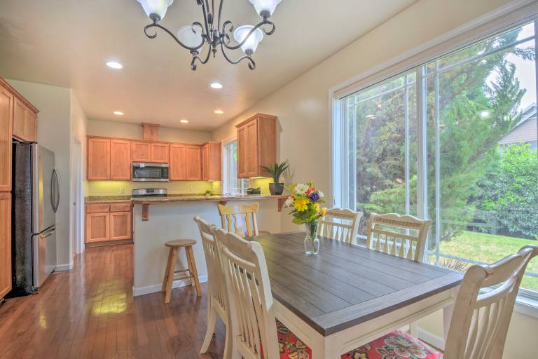 Charming Medford Getaway  4 Miles to Downtown! — photo 3