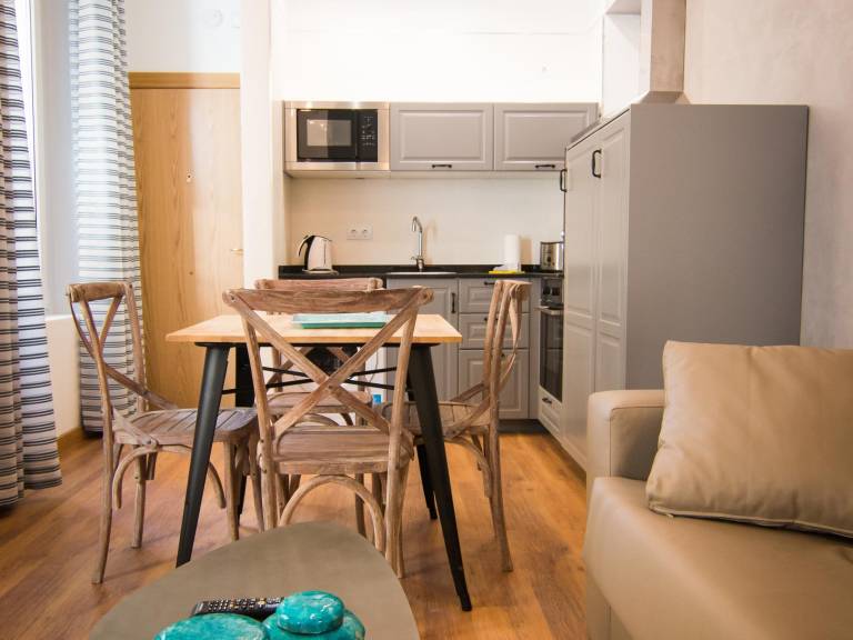 Child-friendly beautiful rental apartment | Close to Alcazaba of Málaga | Pets are welcome — photo 4