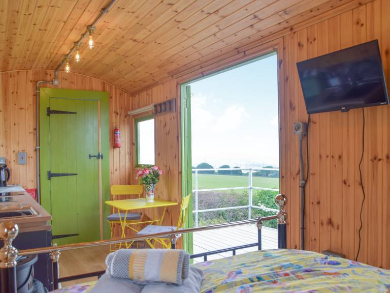 Family-oriented nice cottage with yard | River view | Pets are welcome — photo 3