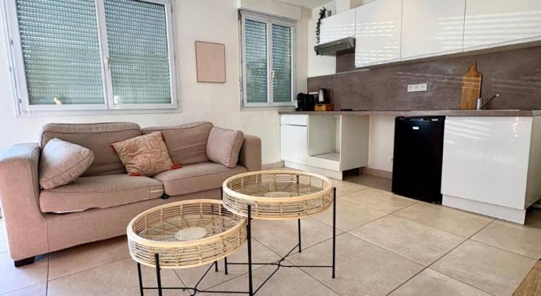 Apartment with 1 room for 4 persons in Poissy