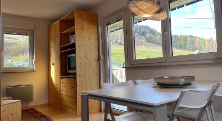 Rental apartment with patio — photo 3