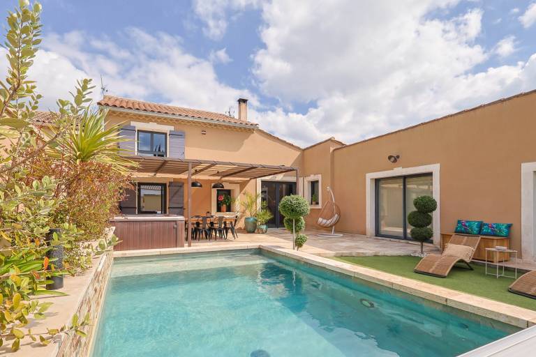 Vacation home with pool, grill & yard | Dogs allowed — photo 2
